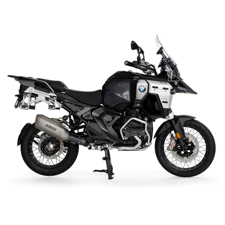 Escape BOS DesertFox Double D Titanium para BMW R 1300 GS Adventure – detalle de montaje