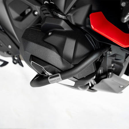 BOS Engine Protection Bars Pro BlackCoated para BMW R 1300 R – detalle del logo BOS