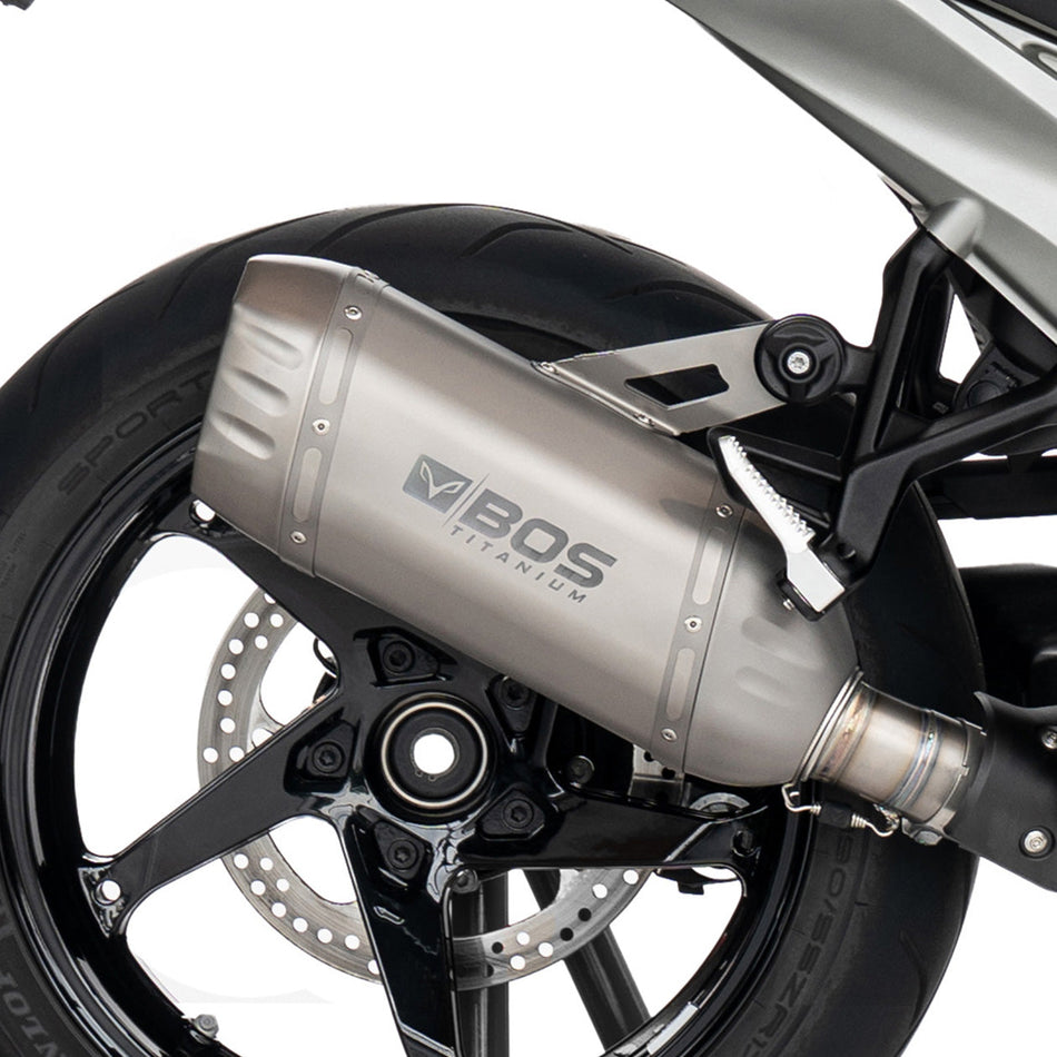 Échappement BOS DesertFox Double D Titanium pour BMW R 1300 RS – détail du logo BOS